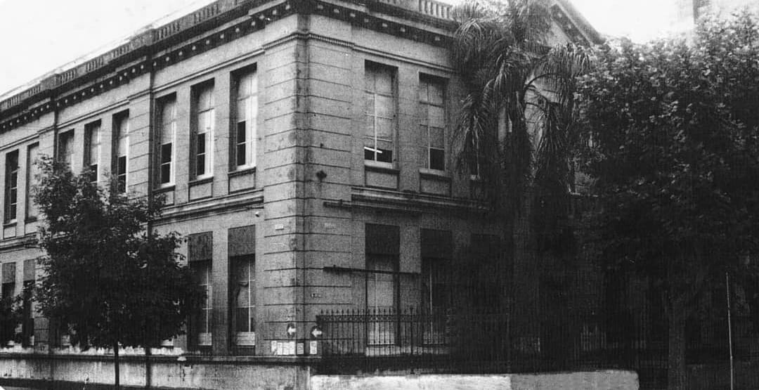 Fotografía histórica del edificio de la escuela